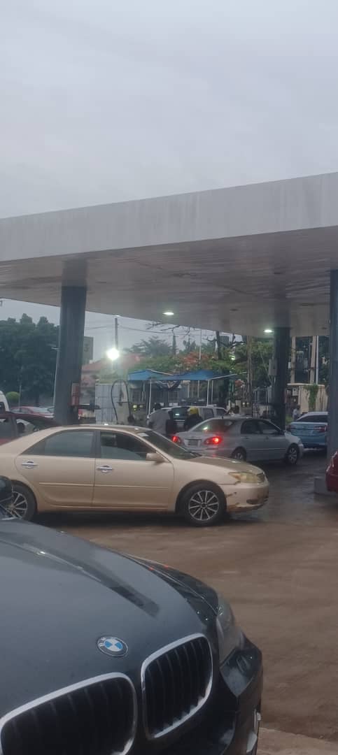 unctioning 6 pumps filling station for sale. Location : Garki Areas. Price : 4.8b Speaking direct with the owner. Note : Only for serious minded.....sr